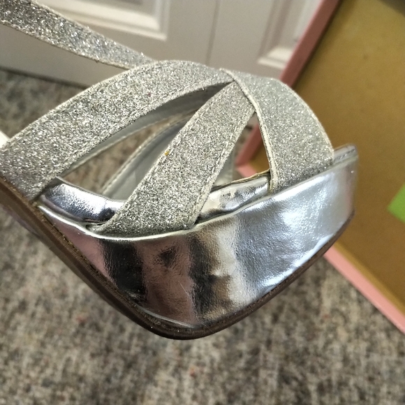 9 NWT Diva Lounge Lorane silver glitter strappy stiletto heels cut out zipper - Picture 6 of 10